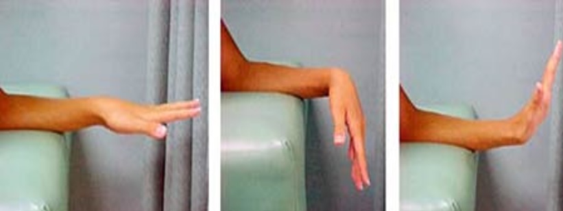 کشش و انعطاف دادن به مچ دست